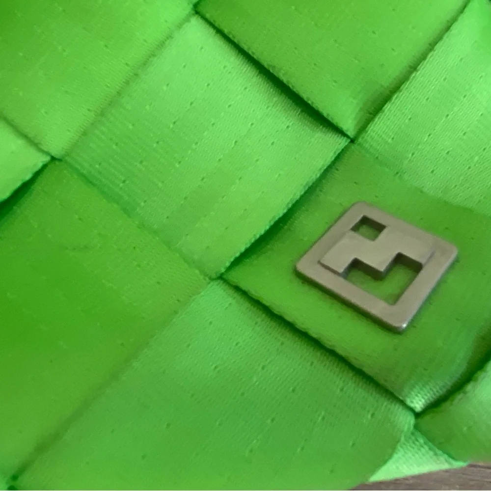 Maggie Bags Go green Seatbelt purse - Picture 6 of 11